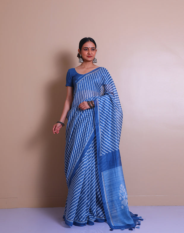 The blue blended saree with a modern print and a thin solid border sounds contemporary and chic. - BLN00932