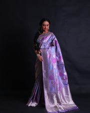 The light mauve Banarsi silk saree exudes elegance with its intricate leafy design woven delicately in zari and thread,- BSK010512