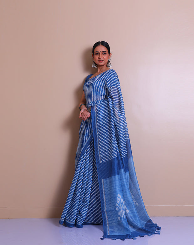 The blue blended saree with a modern print and a thin solid border sounds contemporary and chic. - BLN00932