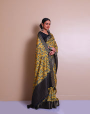 The mustard blended saree with Kalamkari print, featuring a zari border and pallu with tassels - BLN01331