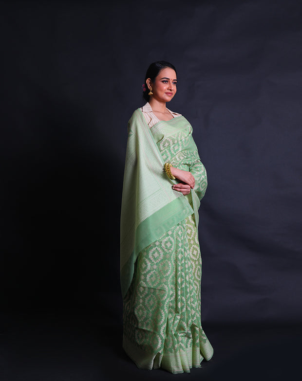 The green cotton saree with thread woven buttis all over the drape sounds elegant and versatile.- FCT011110