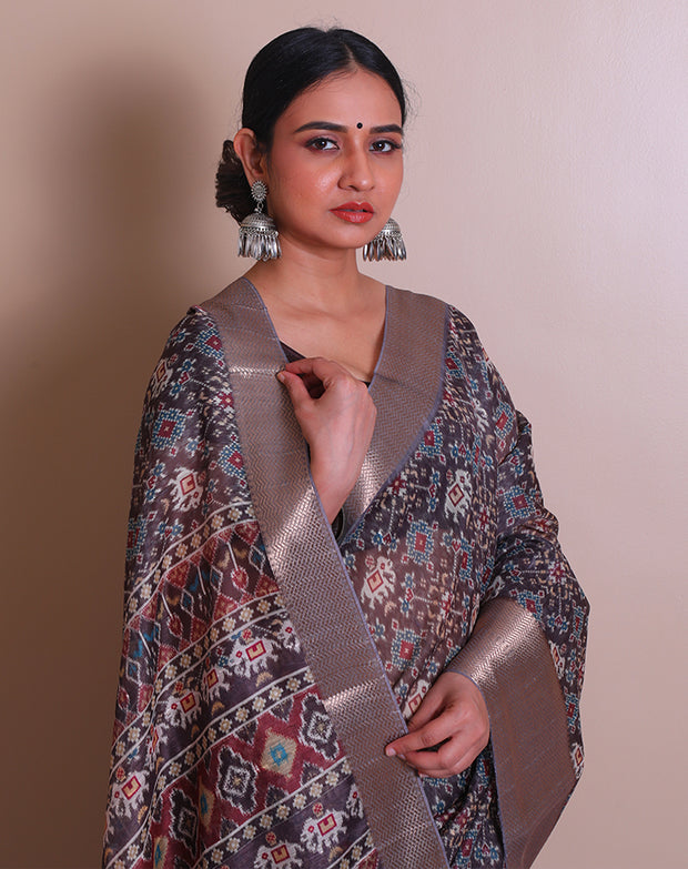 The linen brown blended saree with traditional print all over the drape and pallu sounds both classic and elegant. - BLN00967