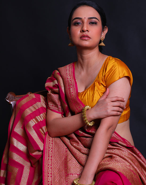 The rani pink khadi georgette Banarasi saree you've described sounds absolutely stunning.- CHG04036