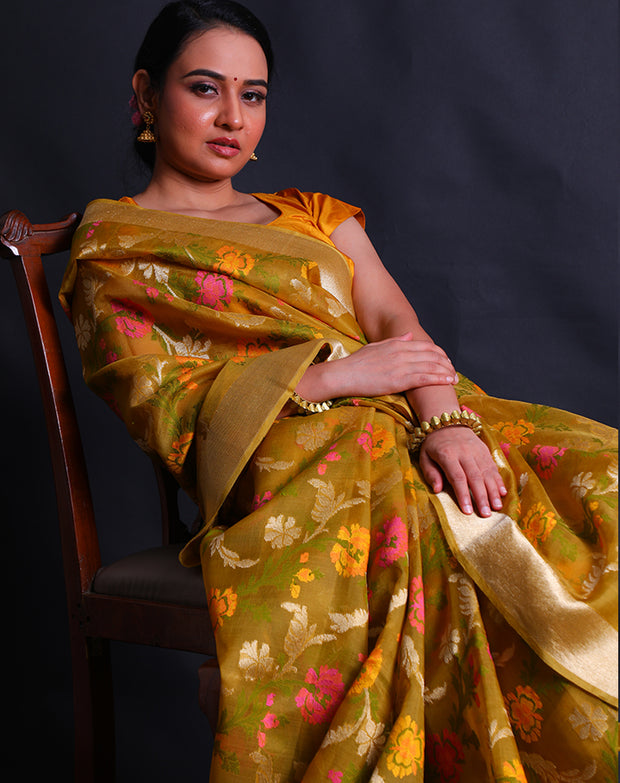 The oily mustard Banarasi kora saree you've described sounds exquisite and vibrant.- BSK010549